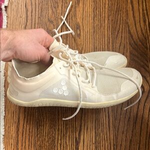 White Vivobarefoot Primus Lite